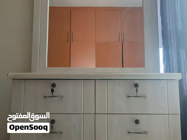 Light wood dresser with mirror, Excellent condition
