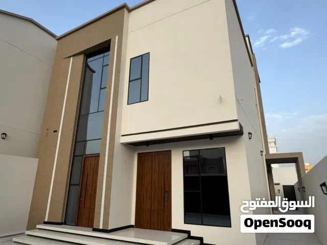 فيلا للبيع في المعبيله 7 قريبه من نستو وجامع تبارك. كل الخدمات متوفره.