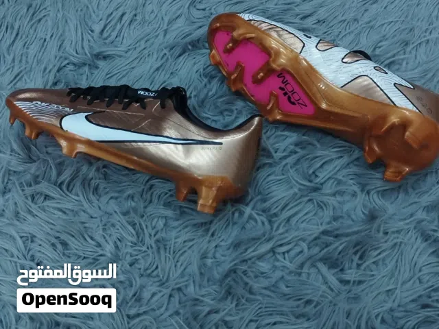 حذاء رياضة ( ZOOM ) .