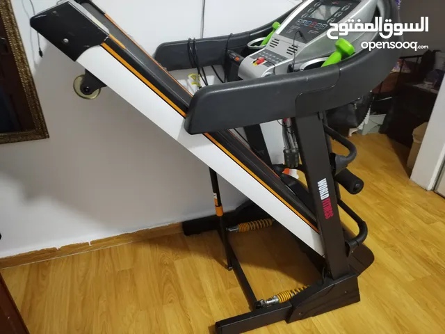 جهاز رياضي للمشي نوع ( fitness world) بسعر 350دينار قابل للتفاوض ( سبب البيع عدم وجود مساحة بالمنزل