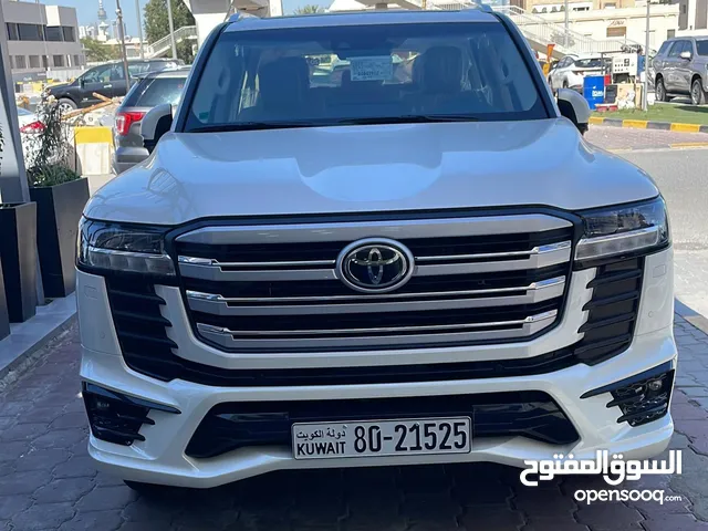 Toyota Land Cruiser in Kuwait City
