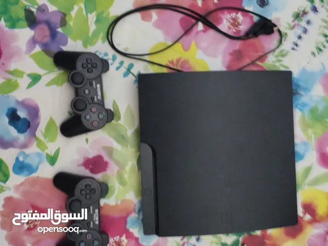 بلايستيشن 3 ممتاز بجودة عالية مع وحدتين تحكم وشاحنهما و اسلاك البلايشتيشن