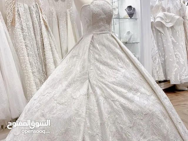 فساتين زفاف وخطوبة بالجملة