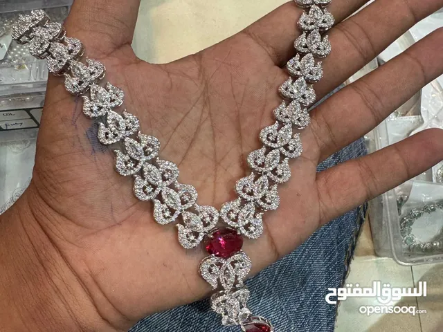 فان كليف، غوتشي، جميع الماركات المقلدة بالجملة