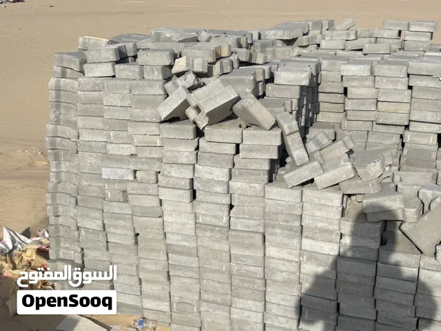 للبيع ( بلاط متداخل + رصيف )