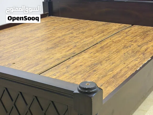 سرير كلاسيكي فاخر