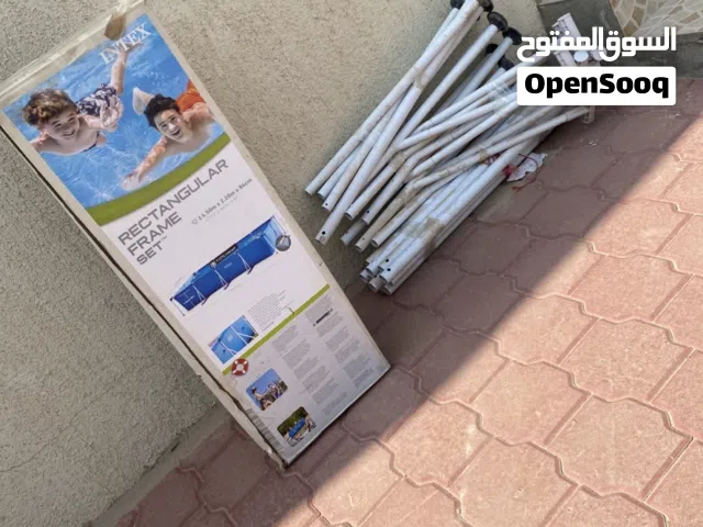 حوض سباحه نظيف بدون خدوش ولا اي شيء