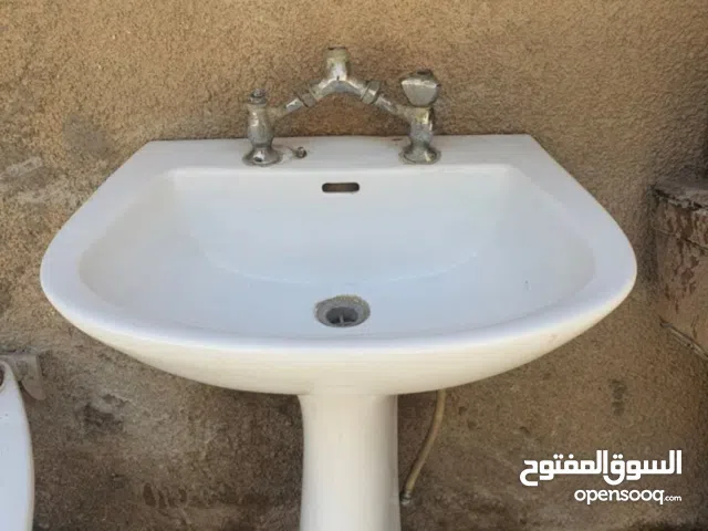 مغسله كبيره مع قاعدة