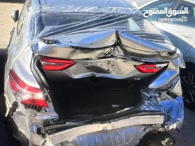 كامري 18 حادث خلفي رقم كربلاء لون سلفر موجوده في كربلاء