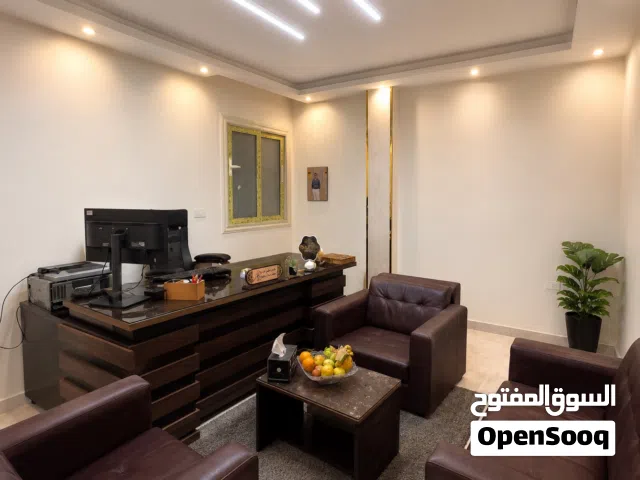 مكتب إداري L