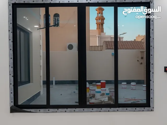 نوافذ وأبواب من الألومنيوم