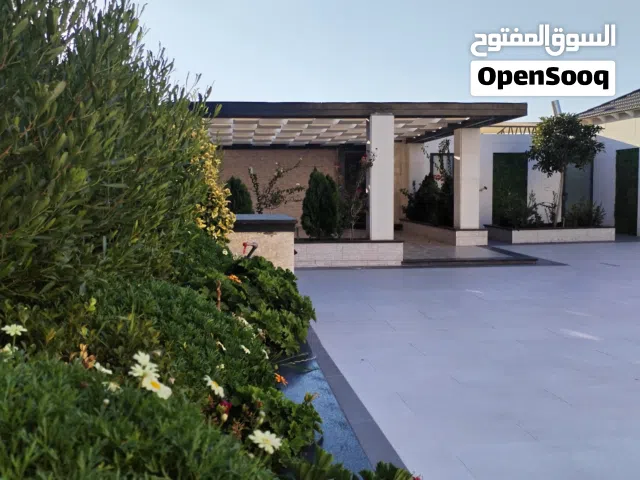 مزروعة مميزة محاذية للحرش مرتفعة وكاشفة
