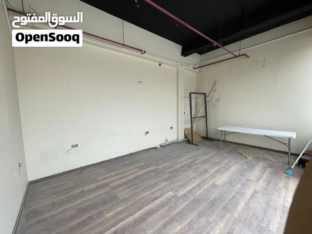 محل 24 متر في أسواق القرين