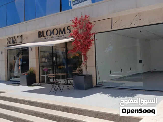 معرض تجاري للايجار في موقع مميز جداً
