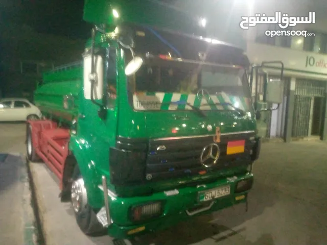 مرسيدس بنز الون اخضر