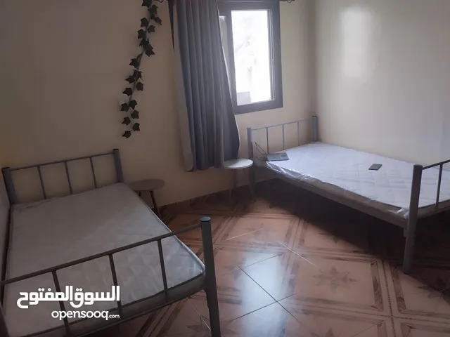 سكن متاح للمشاركة مع بنات فقط