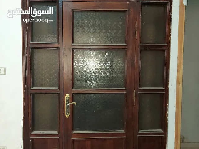 فرصة للبيع باب + بارتشن خشب طبيعى فخم بحالة ممتازة يصلح للمكاتب والمنازل
