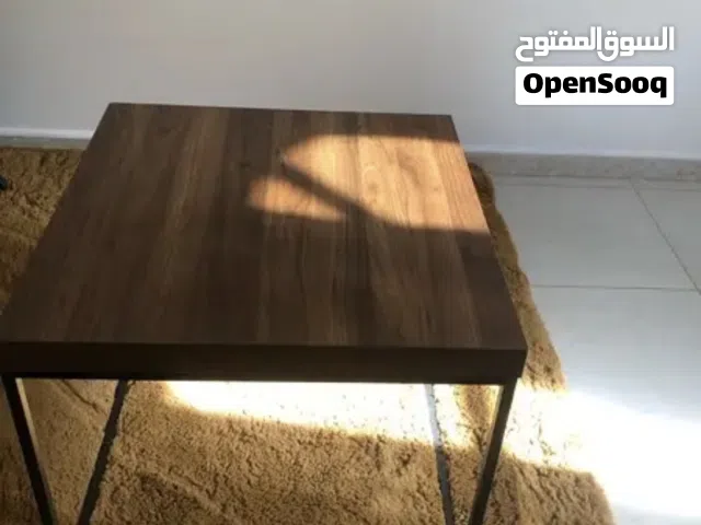 طاولة خشبية متوسطه الحجم (قابل للتفاوض)