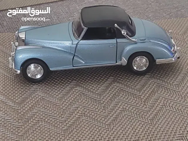 مجسمات سيارات حديد كلاسيكية و حديثة خامة ممتازة وشركة المصنعة بالترخيص والشعارات