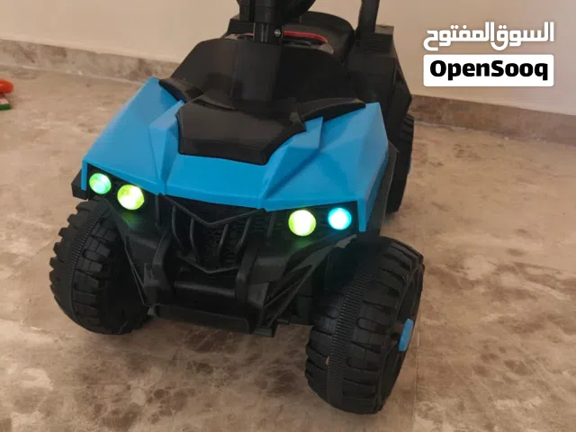 دراجة شحن بحالة الوكالة من عمر سنتين لأربعة سنوات مع موسيقى واصوات وشاحن الأصلي
