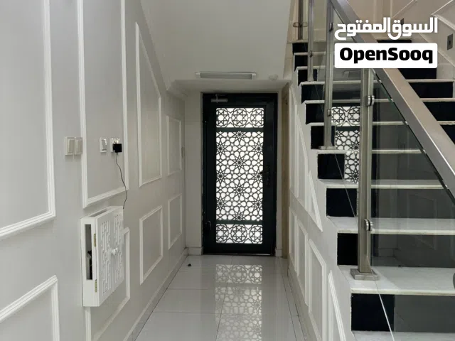 ڤيلا راقية فالمعبيلة الثامنة قريبه من جامع البركات ومدينة السلطان هيثم