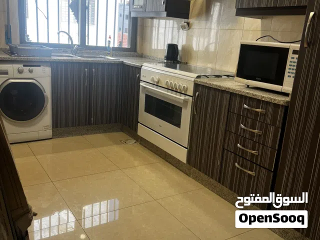 شقة مفروشة قريبة من الخدمات للايجار او البيع من المالك مباشرة