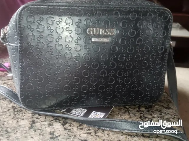 شنطه guess للبيع بحالة وكاله