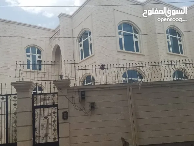 فله للايجار دورين وبدروم جديد اول ساكن حده المدينه