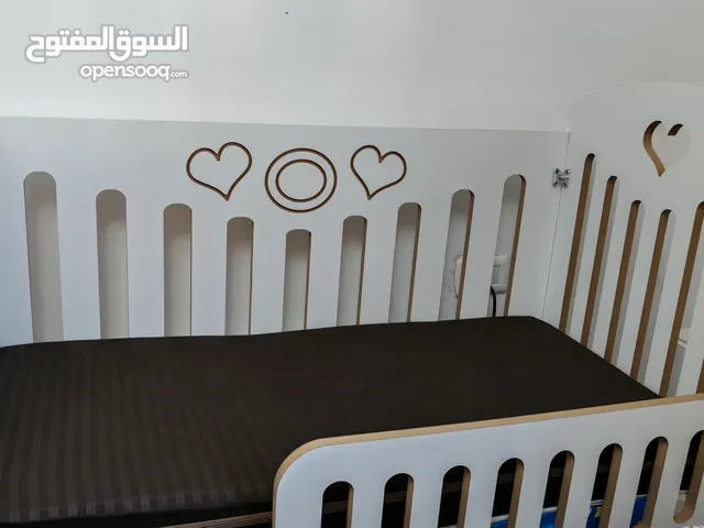 تخت بيبي خشب لون ابيض
