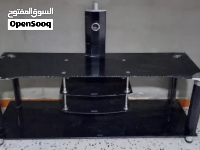 السلام عليكم طاولة شاشه للبيع في حاله (جيده جدا) الي بيشري بتفضل