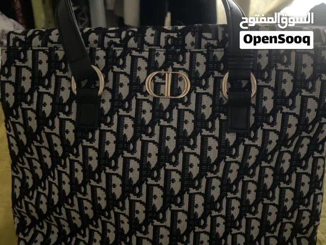 شنطة يد ماركه CD جديده اللون ازرق