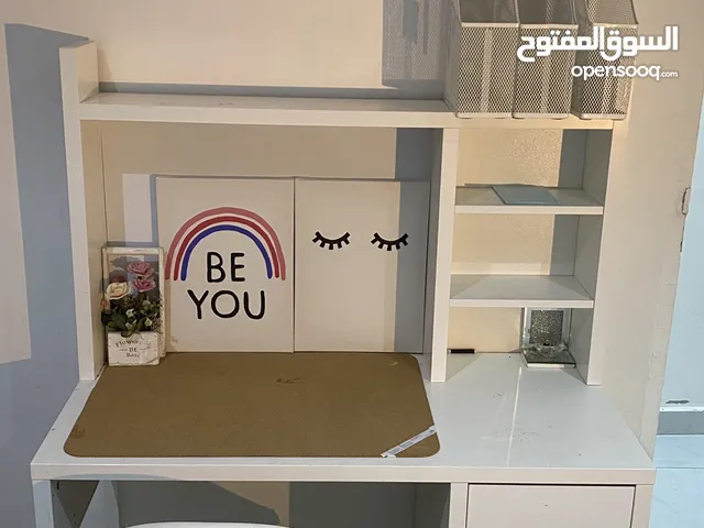 طاولة مكتب