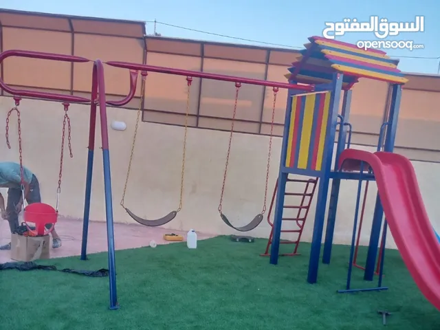 كوخ مع مراجيح وسحاسيل للمزارع و الشاليهات ترامبولين كرسي مسبح بلياردو تنس العاب هوائية