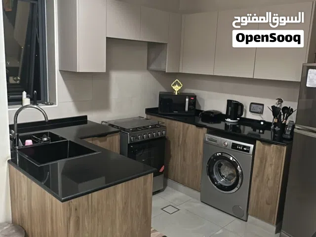 شقه للبيع في بوشر بالقرب من جامع الأمين بمساحة بناء 58م