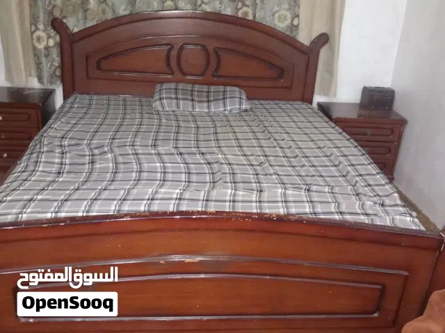 غرفة نوم كاملة خشب ثقيل مع فرشة بسعر قابل للتفاوض
