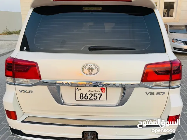 Toyota Land Cruiser VXR V8 5.7 Large