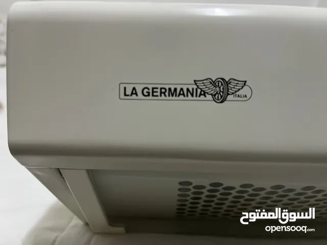 شفاط إيطالي بحالة ممتازة للصالونات والأماكن التي توجد بها تربيه طيور وقطط وكلاب لسحب الروائح إلكريهه