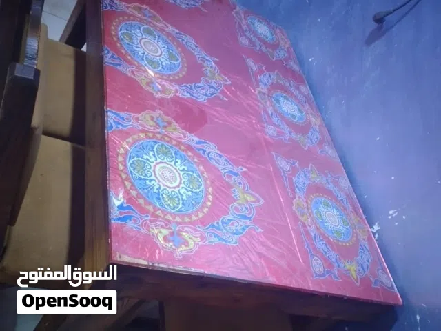 ميز طعام بي