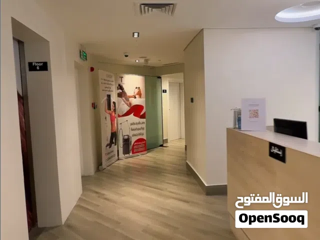 للإيجار عيادات في حولي عدد 3 ادوار 2-3-4 المساحة 212 م2 مجهز بالكامل موقع مميز زاوية