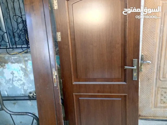 ابواب خشب تفصيل 5 ابواب مع باب رئيسي يعني 6 ابواب خشب سويد مقشط زان للبيع المستعجل والله يطرح البركه