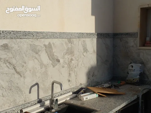 أسطى تركيب رخام سيراميك وبرسلين وحمامات والارضيات ومسابح هذا رقمي في طرابلس