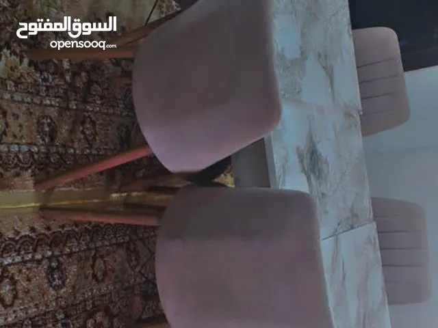 طاولة اكل 6كراسي في حالة ممتازة قابلة للفتح بسعر ممتاز 800دينار