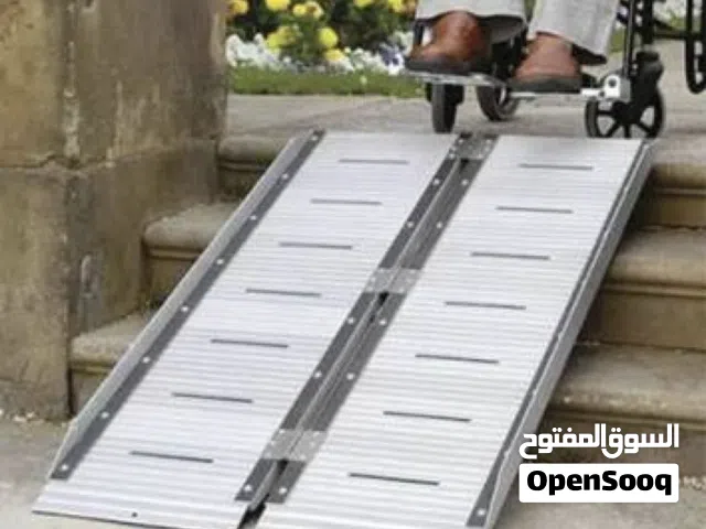 الأسرة الطبية وكراسي الحمام والكراسي المتحركة دعامات متوفر لدينا