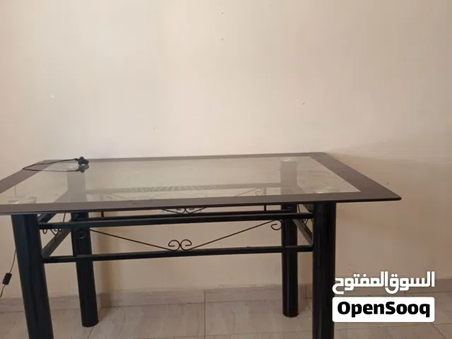 طاولة بسعر 12ريال مع 3كراسي بلاستيك