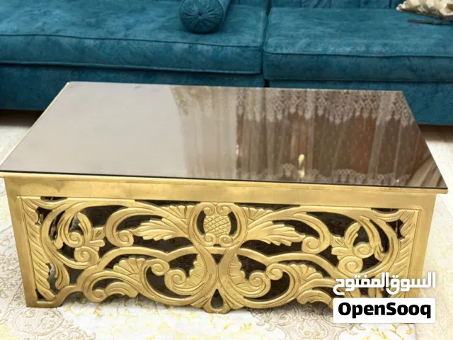 طاولة وكنبة مستعملة