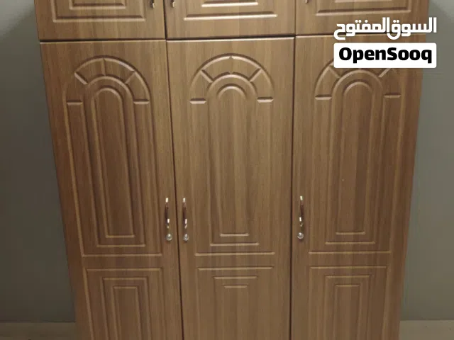 wardrobe خزانة ملابس