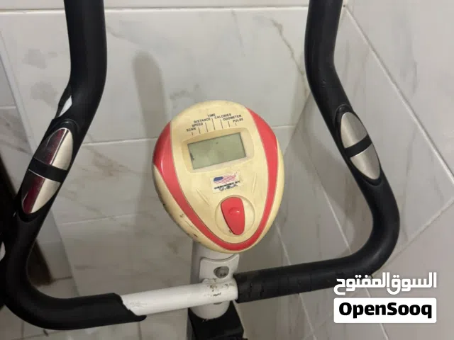 دراجه تمارين رياضيه للتدريب مع جهاز معده للبيع او بدل عل