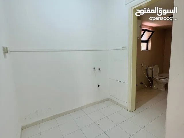 شقة للايجار جبل الحسين طابق اول مقابل مستشفى الاستقلال