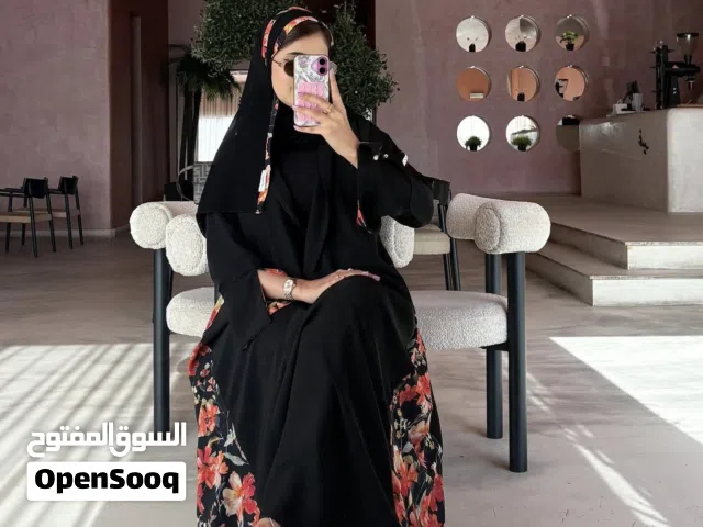 عباية بجودة عالية للبيع ( مصممة )