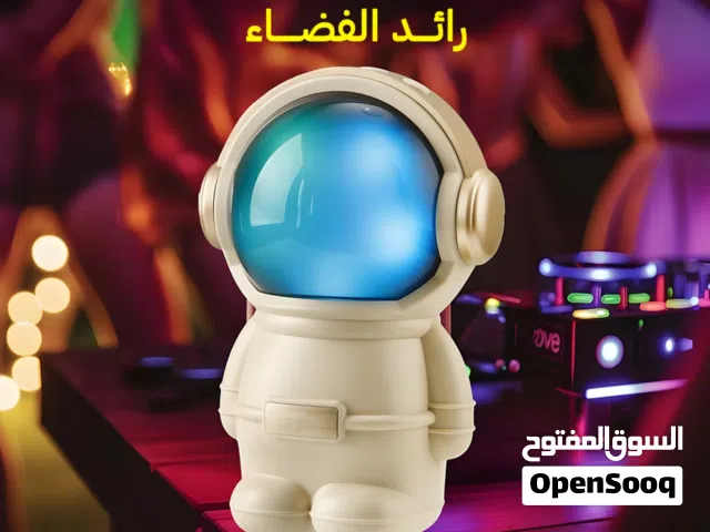 مكبر صوت بلوتوث رائد الفضاء